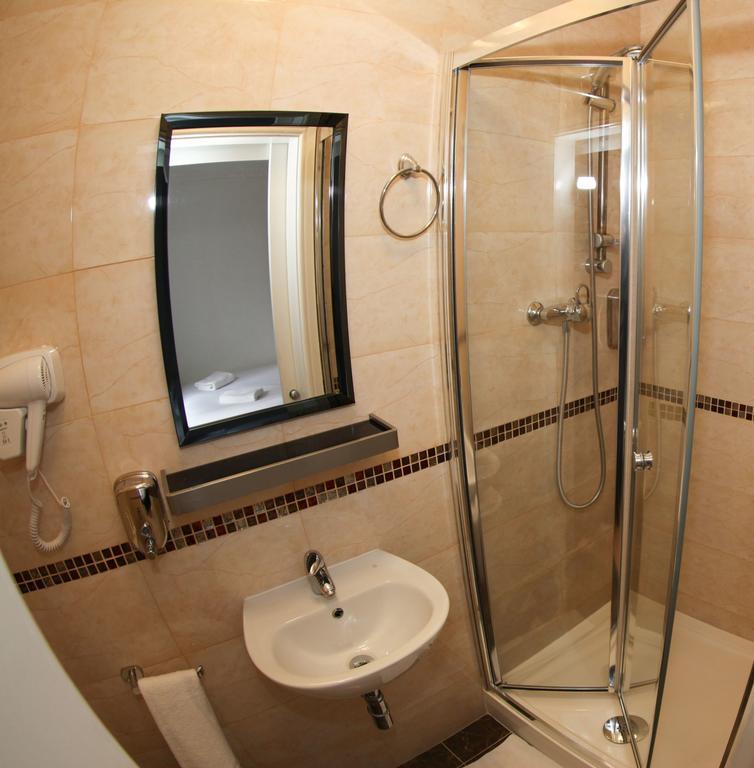 Heathrow Inn Hotel Хитроу Экстерьер фото